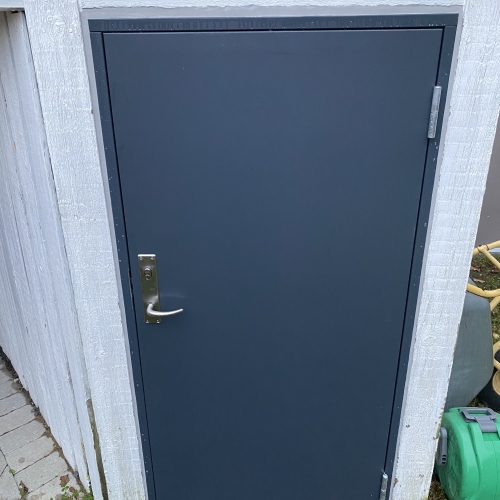 Fugning omkring dør