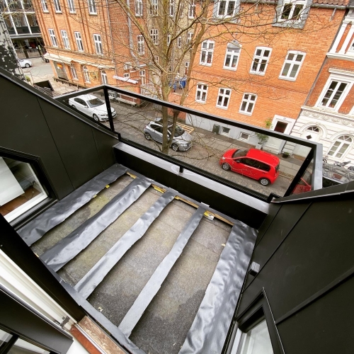 Konstruktion af Træterrasse på altan