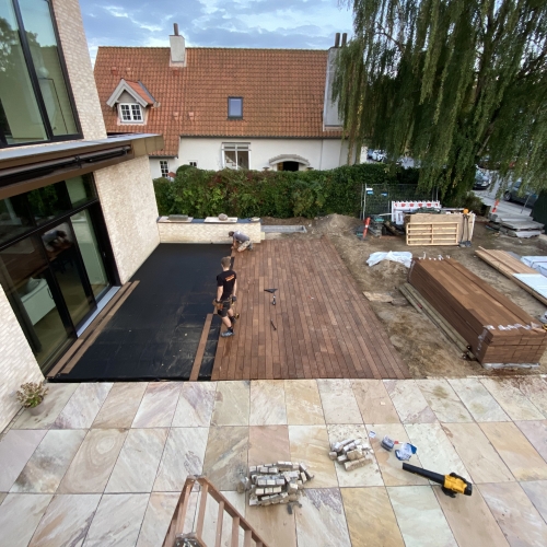 Tømrer laver ny Træterrasse