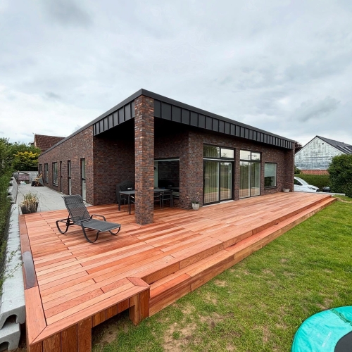 Ny træterrasse med solseng