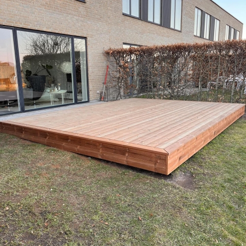 træterrasse ved hæk