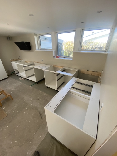 Montering af køkkenmoduler 