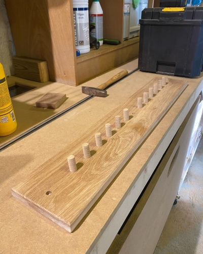 Snedker knagerække i træ