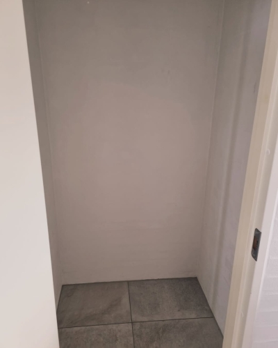 Inden Montering af hylder i viktualierum