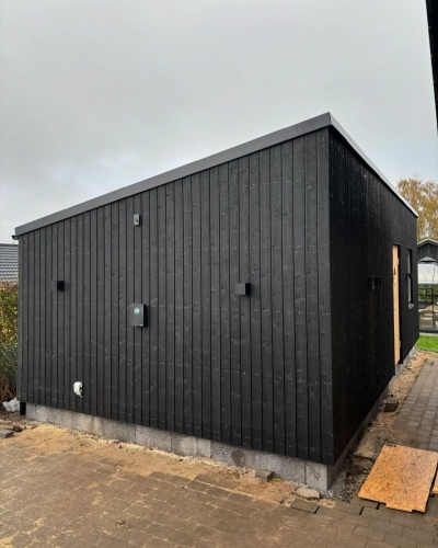 Nyt anneks i sort træ