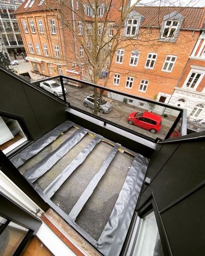 Konstruktion af Træterrasse på altan