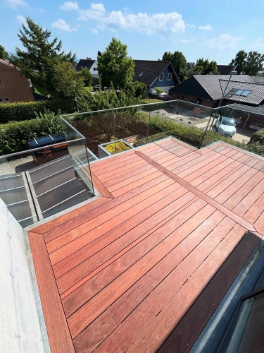 tagterrasse med trægulv