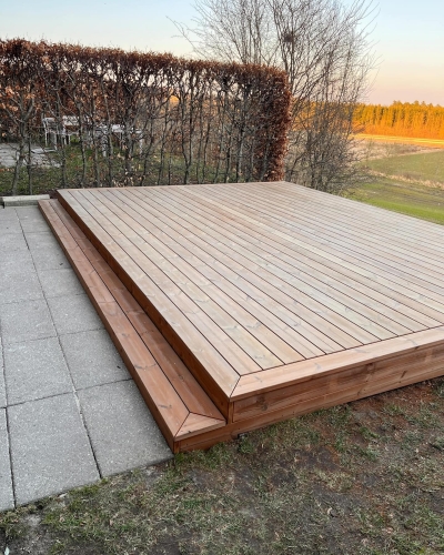 træterrasse med hævning