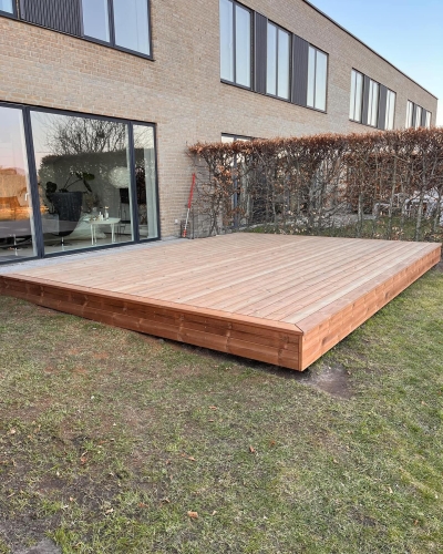 træterrasse ved hæk